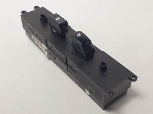 MANDO ELEVALUNAS DELANTERO DERECHO 935754D510KS KIA CARNIVAL Autodesguaces Alicante