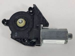 MOTOR ELEVALUNAS DELANTERO DERECHO 0130821764 AUDI A4 CABRIO (8H) Autodesguaces Alicante